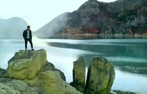 ijen crater indonesia